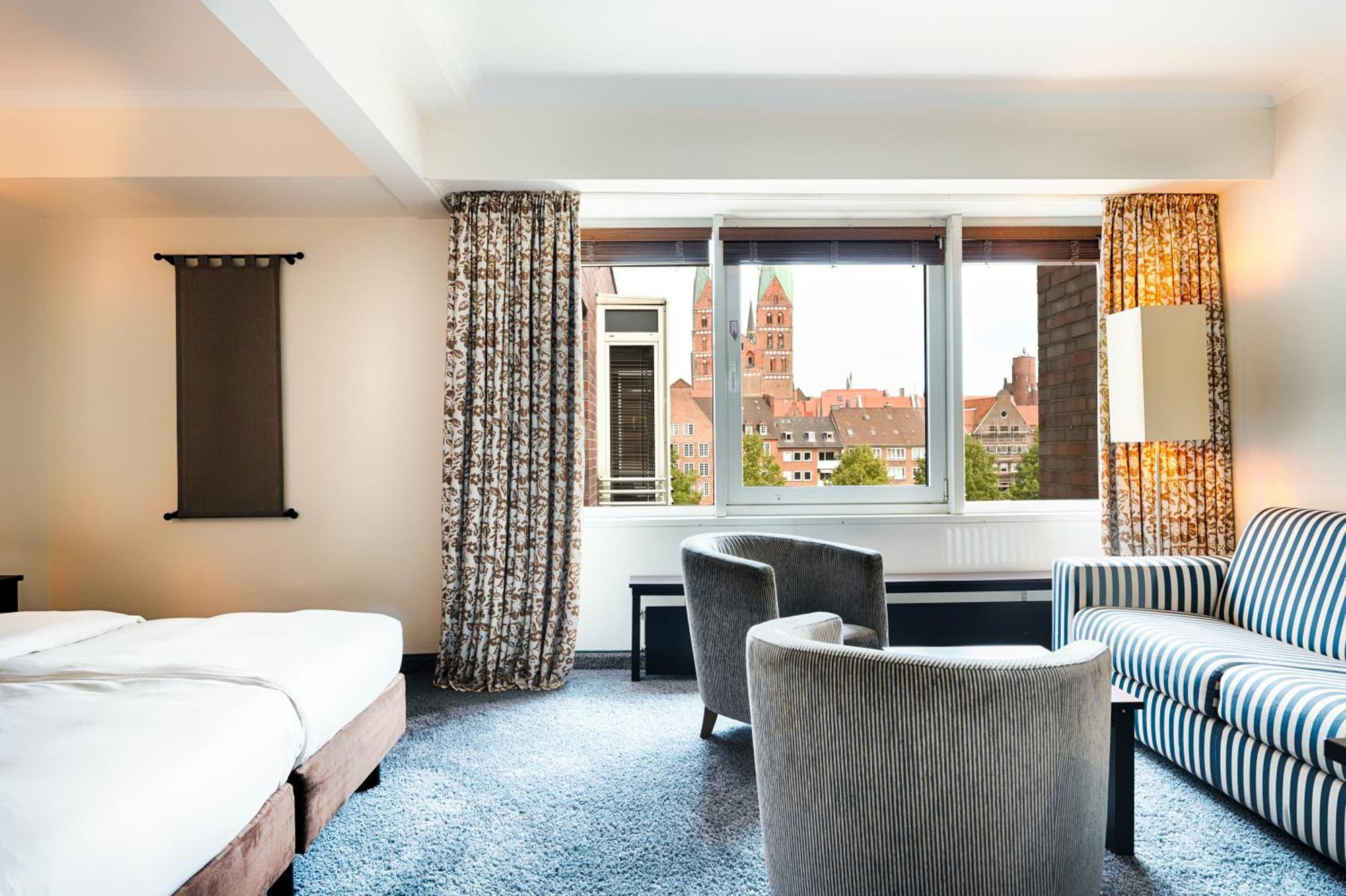 Radisson Blu Senator Hotel, Hotel 5*